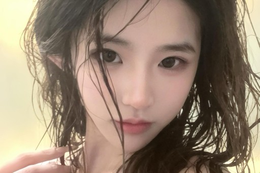 赵露思真算得上内娱第一个因生病塌房的艺人了